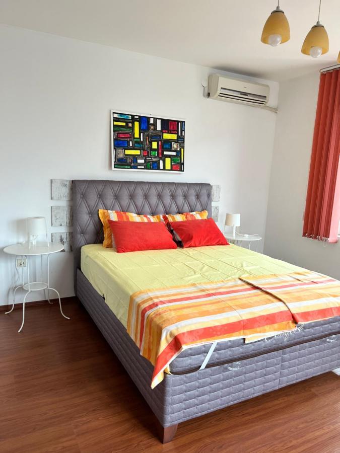 Milos Apartments Поморие Екстериор снимка