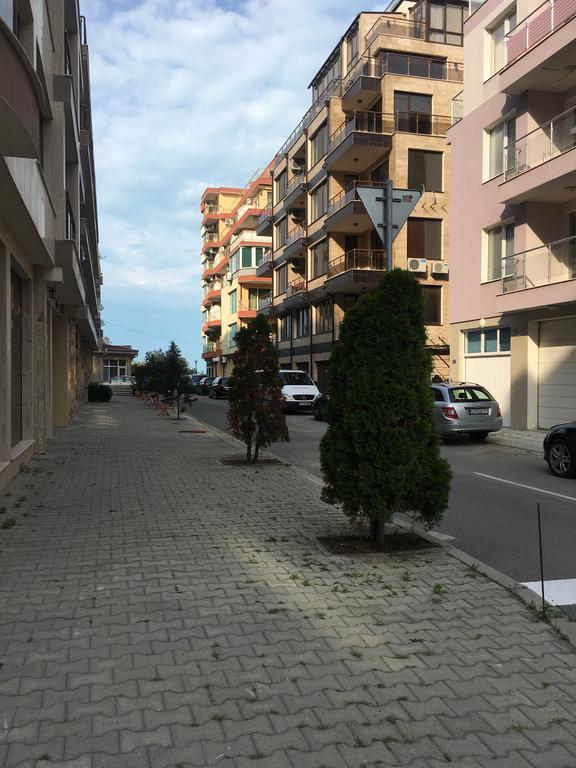 Milos Apartments Поморие Екстериор снимка
