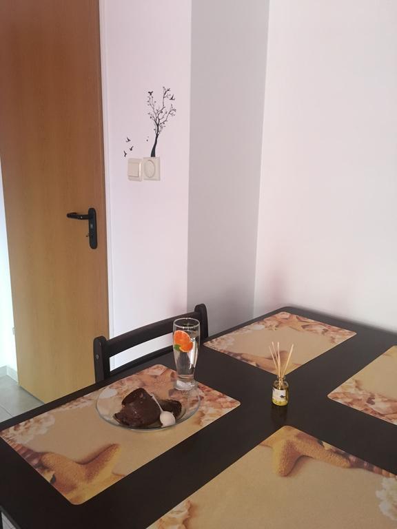 Milos Apartments Поморие Екстериор снимка