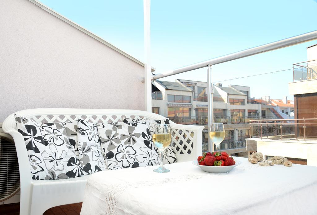 Milos Apartments Поморие Екстериор снимка