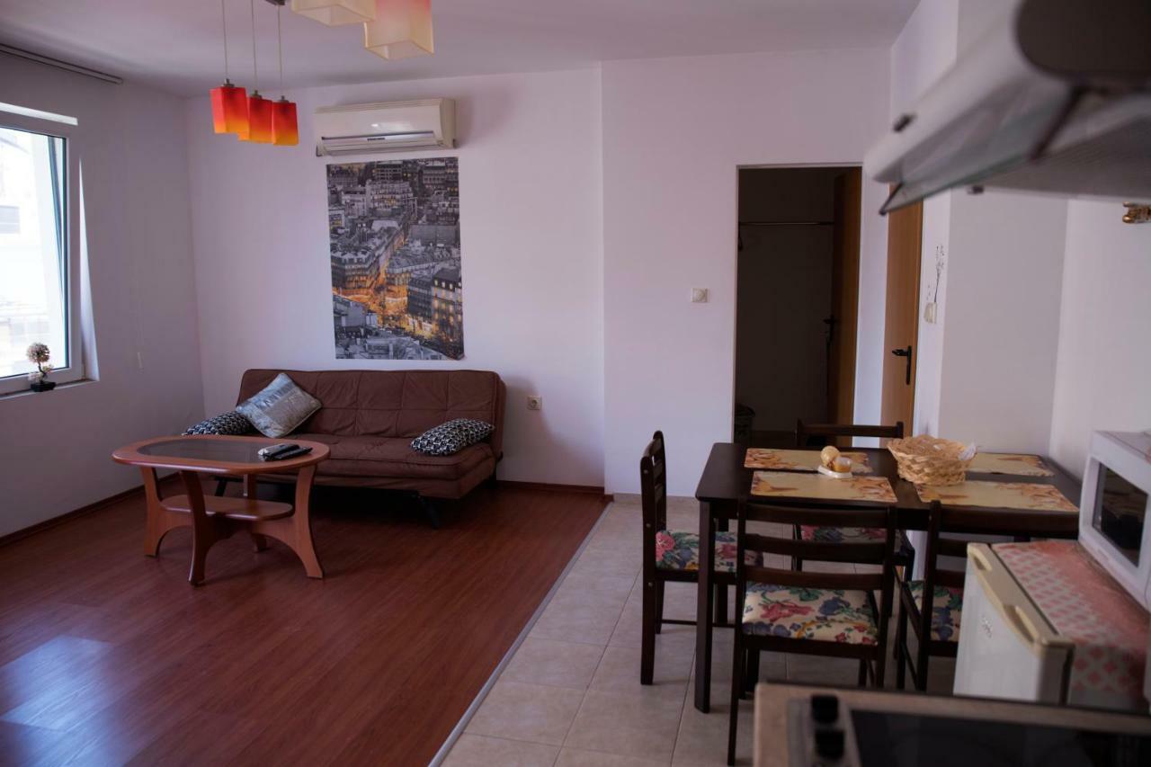 Milos Apartments Поморие Екстериор снимка